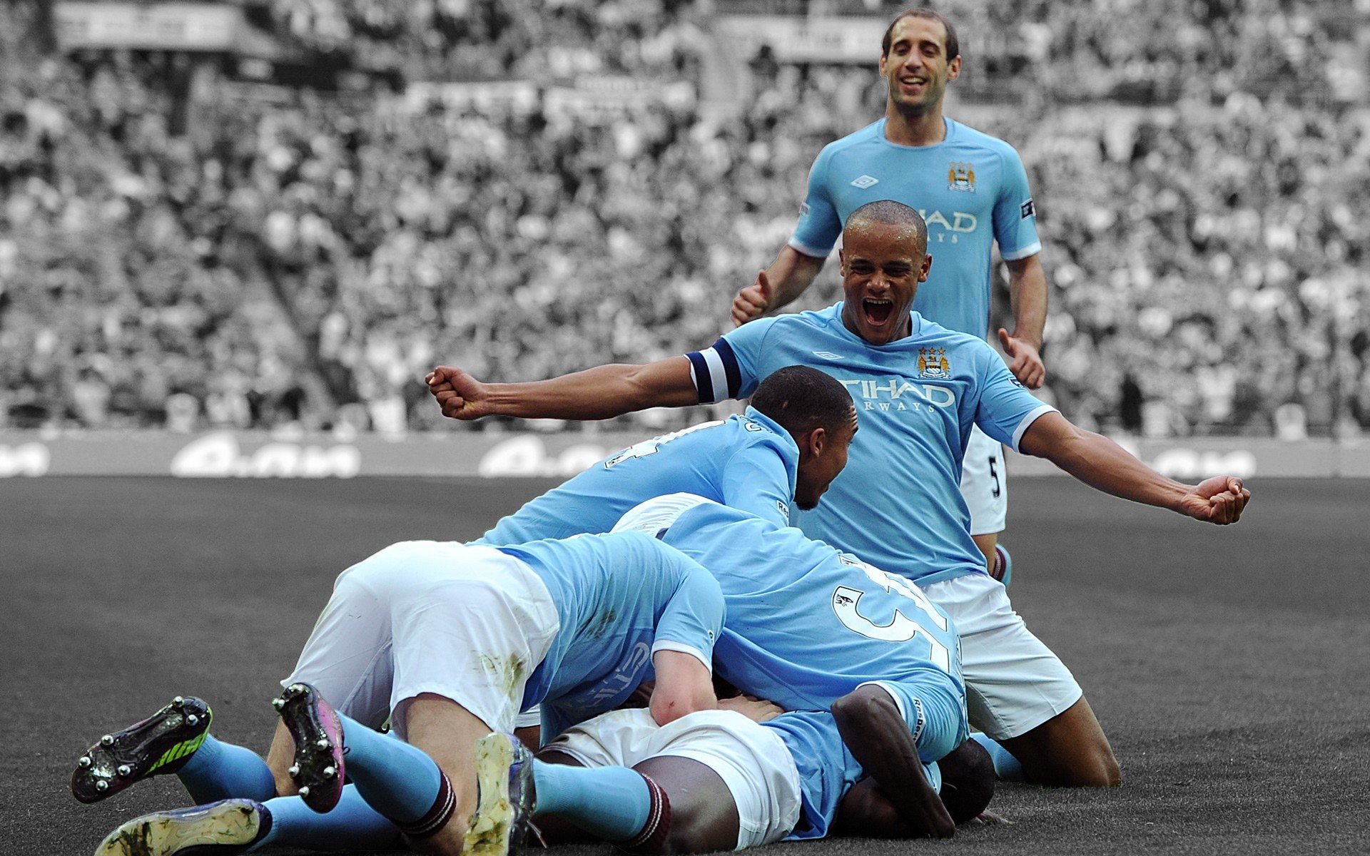 双星闪耀，哈兰德逆转风暴席卷足坛，G2在极限中重塑传奇